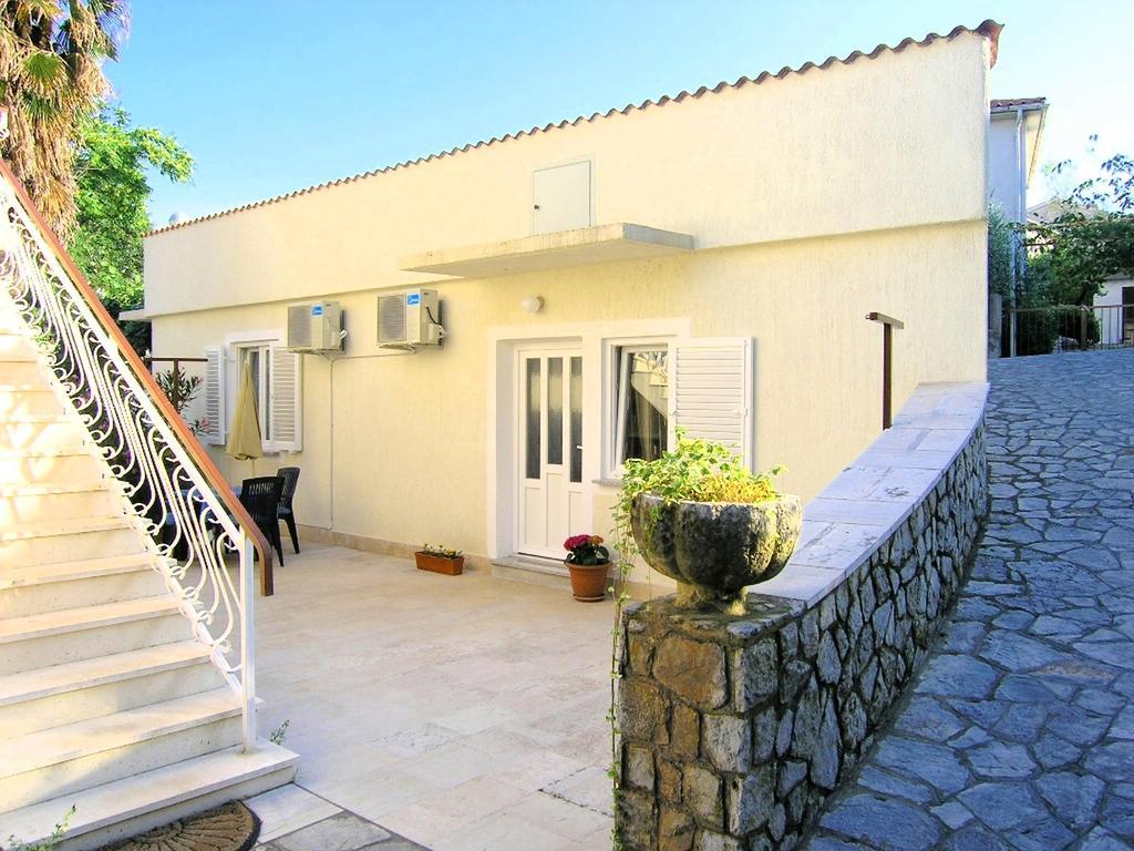 Apartment Maja Krk Town Rum bild